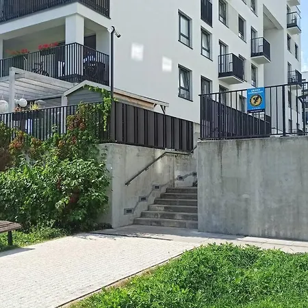 Comfy, Familly Friendly Apartment. Balcony. Garage. 아파트