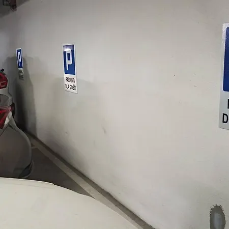 아파트 Comfy, Familly Friendly Apartment. Balcony. Garage.