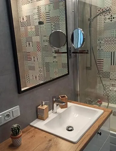 Comfy, Familly Friendly Apartment. Balcony. Garage. *