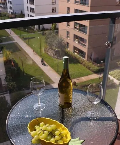 Comfy, Familly Friendly Apartment. Balcony. Garage. 아파트