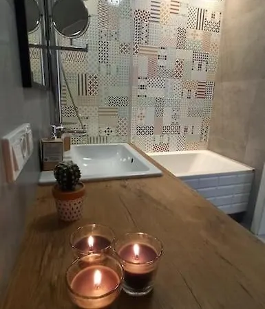 Comfy, Familly Friendly Apartment. Balcony. Garage.