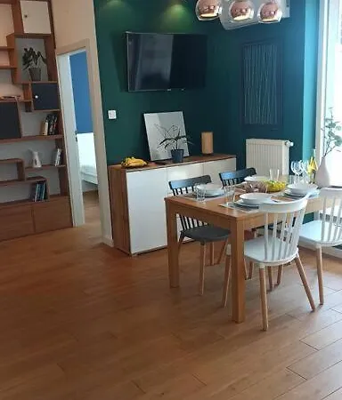 Comfy, Familly Friendly Apartment. Balcony. Garage. Apartamento *