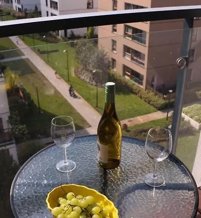 Comfy, Familly Friendly Apartment. Balcony. Garage. Διαμέρισμα