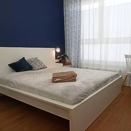 Comfy, Familly Friendly Apartment. Balcony. Garage. *