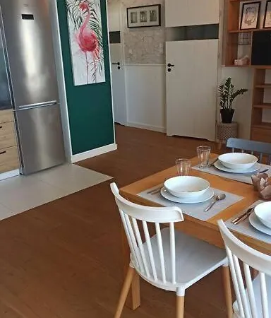 Appartement Comfy, Familly Friendly Apartment. Balcony. Garage.