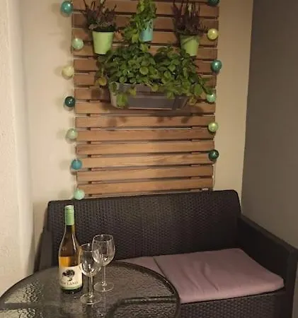 Comfy, Familly Friendly Apartment. Balcony. Garage. Διαμέρισμα