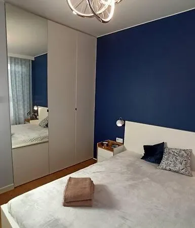 Comfy, Familly Friendly Apartment. Balcony. Garage. *