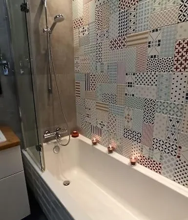 Appartement Comfy, Familly Friendly Apartment. Balcony. Garage. *