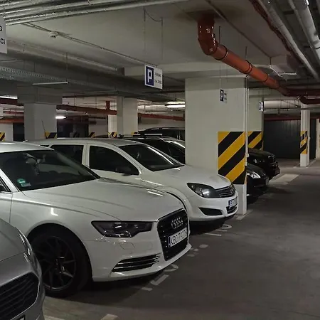 Comfy, Familly Friendly Apartment. Balcony. Garage. Lägenhet *