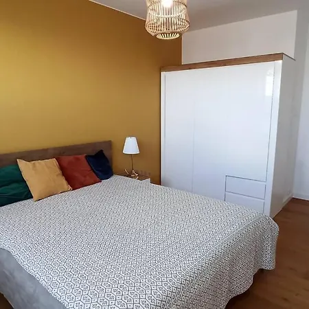 Appartement Comfy, Familly Friendly Apartment. Balcony. Garage. *