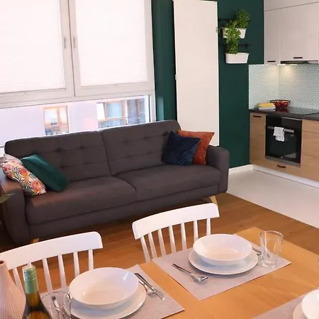 Comfy, Familly Friendly Apartment. Balcony. Garage. * Warszawa