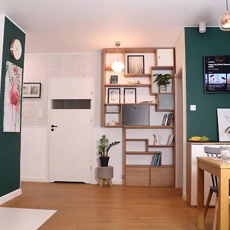 Comfy, Familly Friendly Apartment. Balcony. Garage.