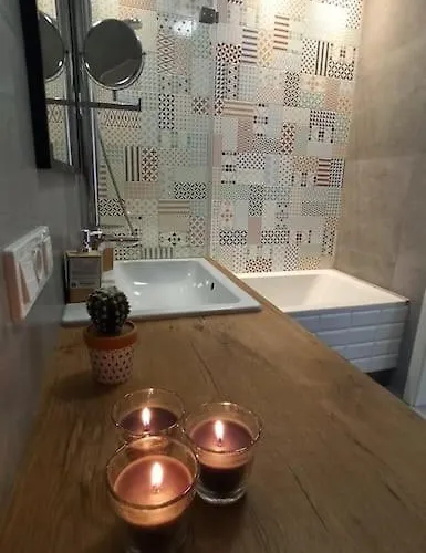 Comfy, Familly Friendly Apartment. Balcony. Garage.