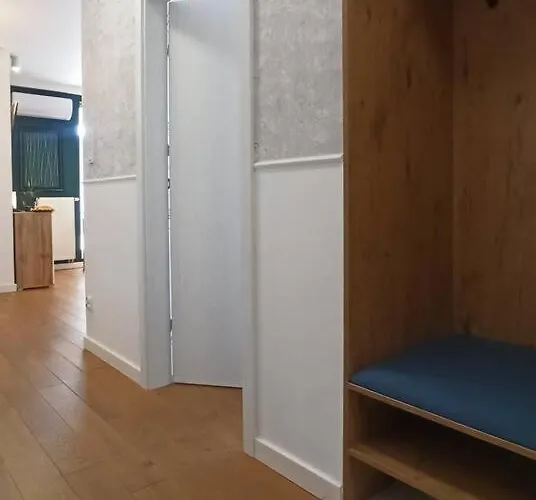 Comfy, Familly Friendly Apartment. Balcony. Garage. شقة