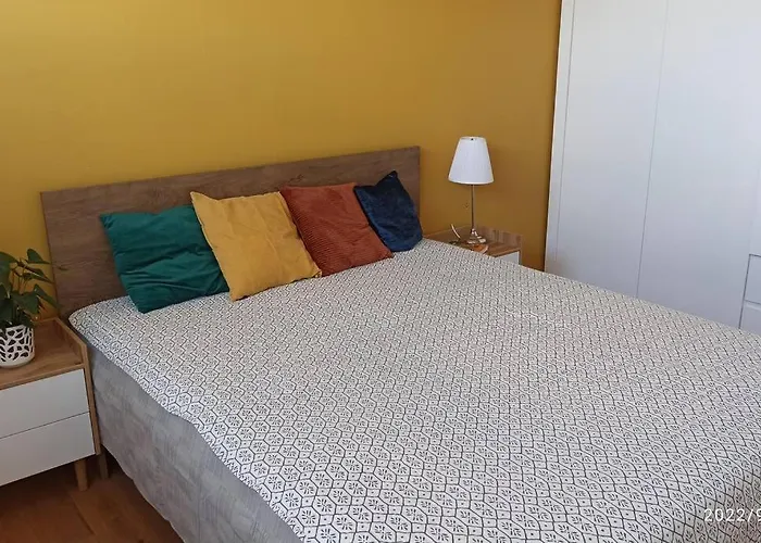 Comfy, Familly Friendly Apartment. Balcony. Garage. Apartment