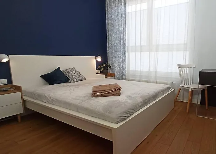 Comfy, Familly Friendly Apartment. Balcony. Garage. *