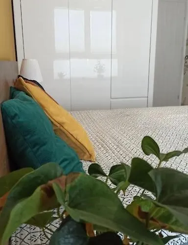 Comfy, Familly Friendly Apartment. Balcony. Garage. Warsaw