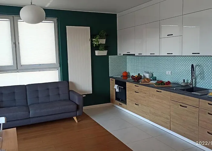 Comfy, Familly Friendly Apartment. Balcony. Garage. شقة وارسو