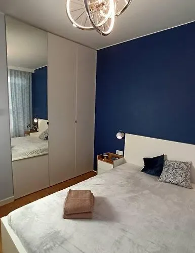 Comfy, Familly Friendly Apartment. Balcony. Garage. *