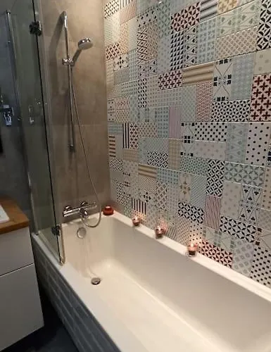 Apartment Comfy, Familly Friendly Apartment. Balcony. Garage. *