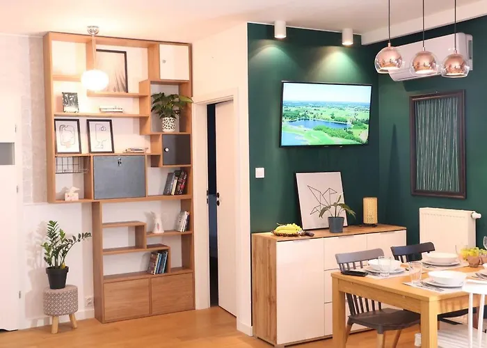 Appartement Comfy, Familly Friendly Apartment. Balcony. Garage. *