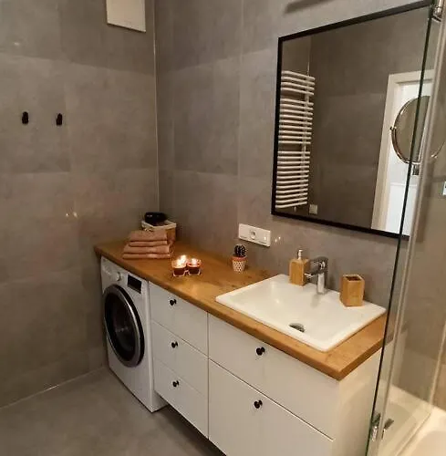 Comfy, Familly Friendly Apartment. Balcony. Garage. Appartement