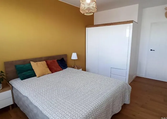 Apartment Comfy, Familly Friendly Apartment. Balcony. Garage. *