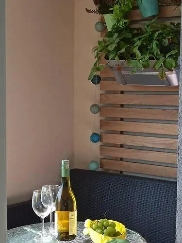 Comfy, Familly Friendly Apartment. Balcony. Garage. *