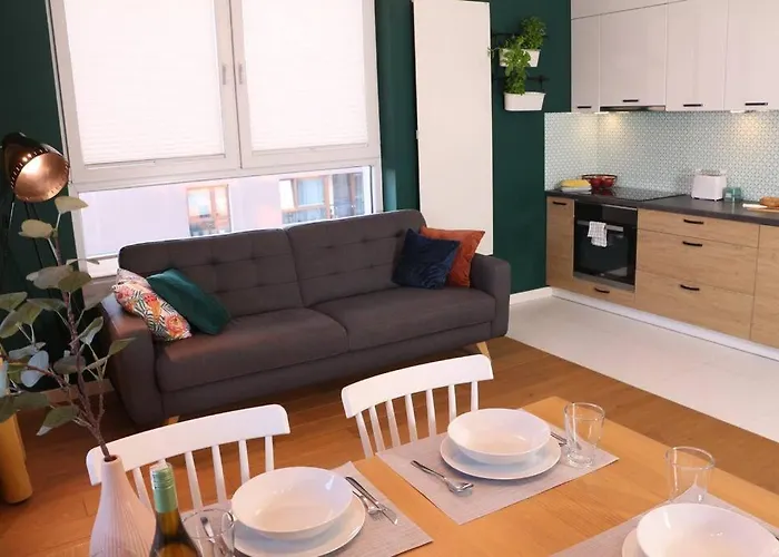 Comfy, Familly Friendly Apartment. Balcony. Garage. * Warschau