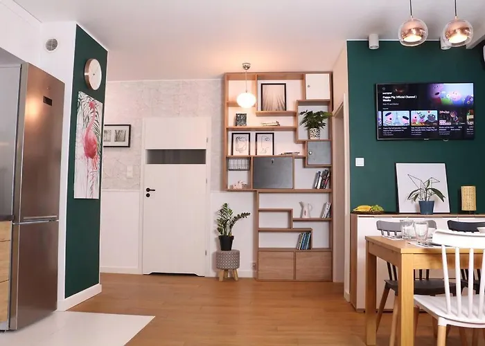 Comfy, Familly Friendly Apartment. Balcony. Garage.