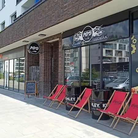 Comfy, Familly Friendly Apartment. Balcony. Garage. Warsaw