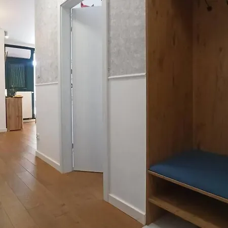 Comfy, Familly Friendly Apartment. Balcony. Garage. Appartamento