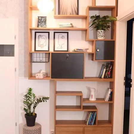 Comfy, Familly Friendly Apartment. Balcony. Garage.