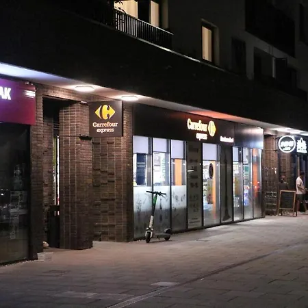 Comfy, Familly Friendly Apartment. Balcony. Garage. *