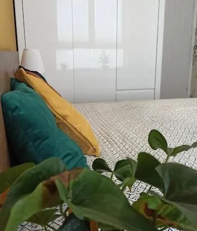Comfy, Familly Friendly Apartment. Balcony. Garage. Warszawa