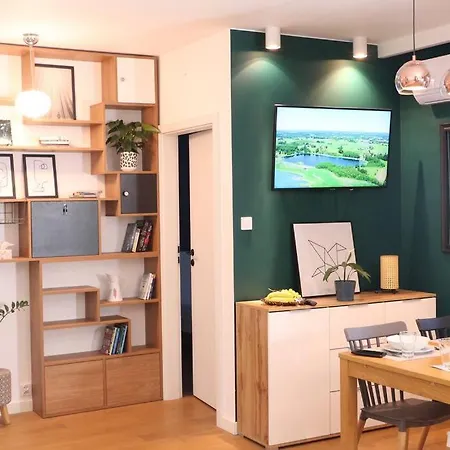 Apartament Comfy, Familly Friendly Apartment. Balcony. Garage. *