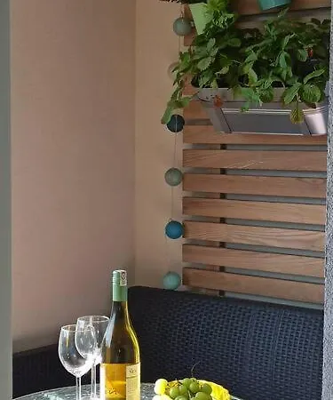 Comfy, Familly Friendly Apartment. Balcony. Garage. *